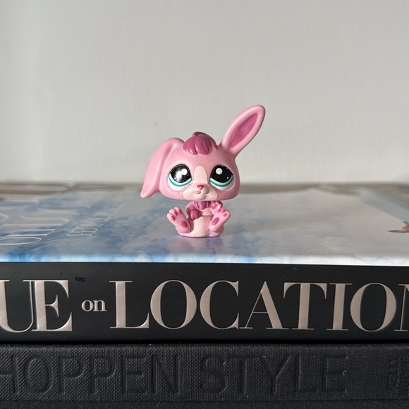 Littlest Pet Shop Prized Pets Blush Bashful Pink Bunny Rabbit #1935 Lop Ear LPS - Picture 1 of 3